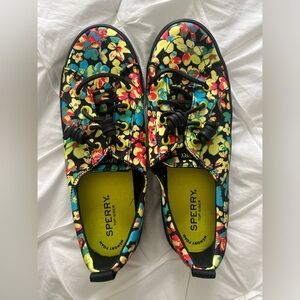 Sperry women’s Floral Sneakers brand new drawstring laces US8